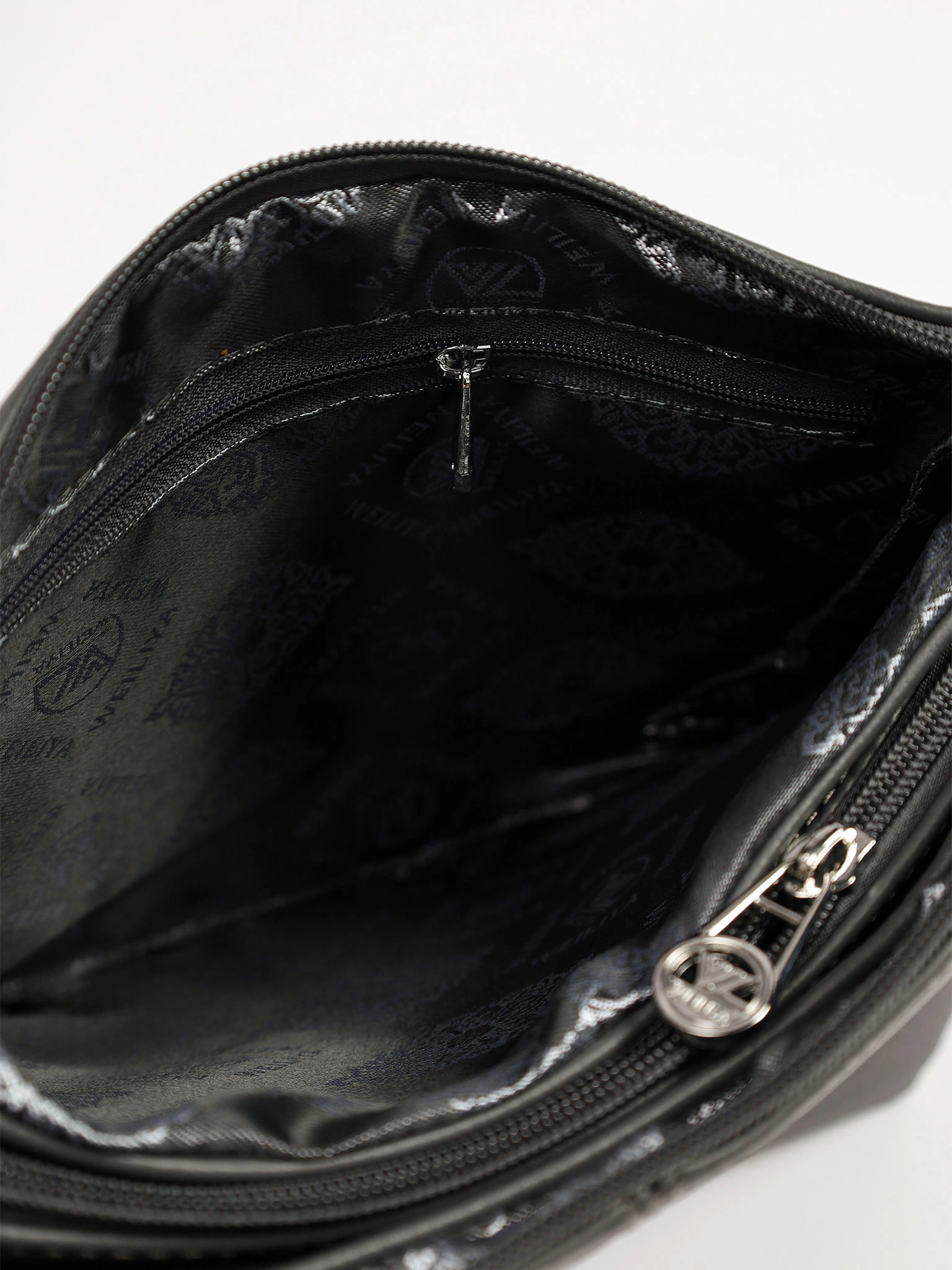 Сумка-кроссбоди с декоративным патчем в ассортименте